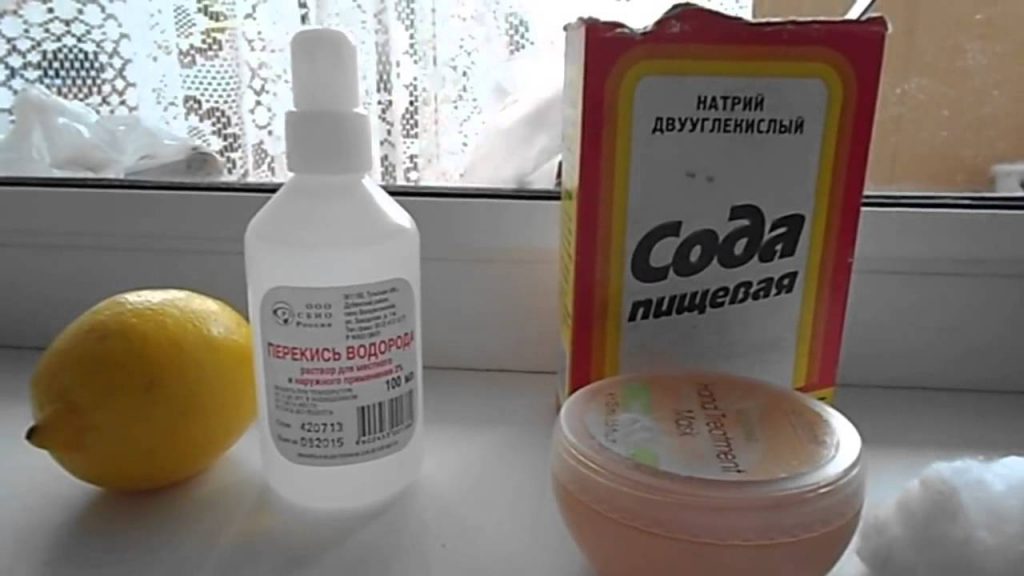 Отбеливание зубов содой